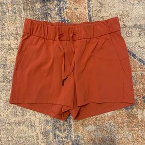 Lululemon On the Fly Dark Canyon Shorts Sz 6